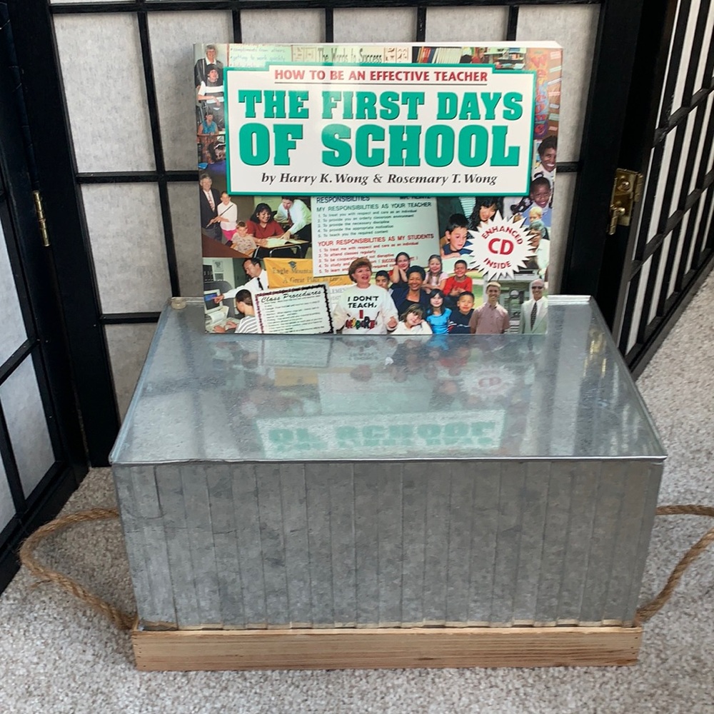 Book : The First Days of School by Harry Wong & Rosemary Wong